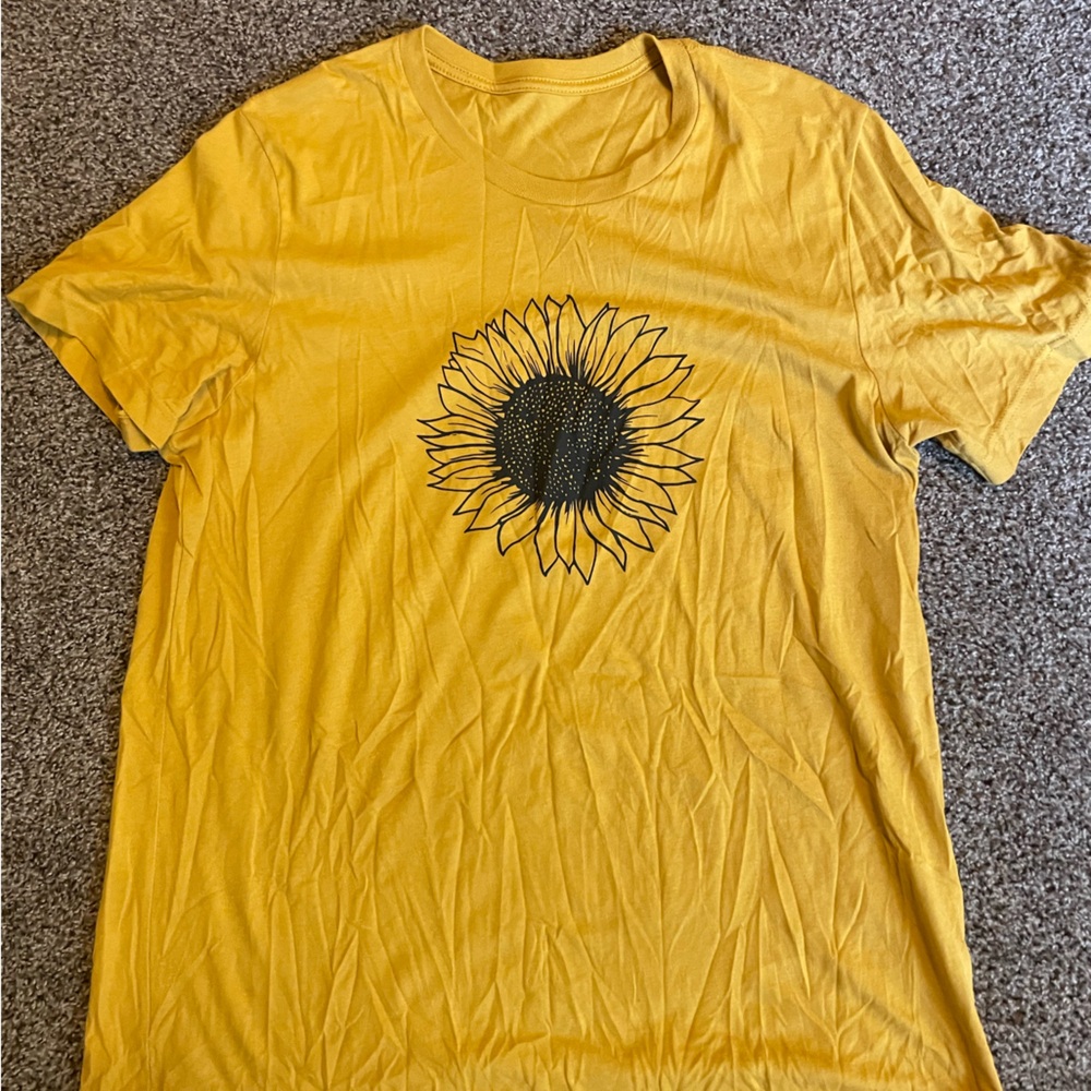 NWOT sunflower tee